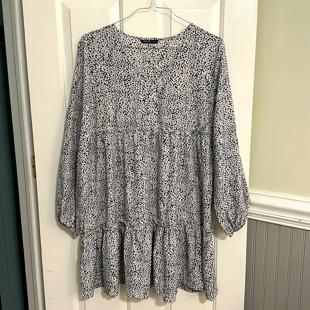 Black & white dress. Long sleeve